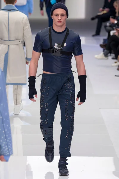 Look 25